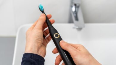 Do electric toothbrushes clean better?